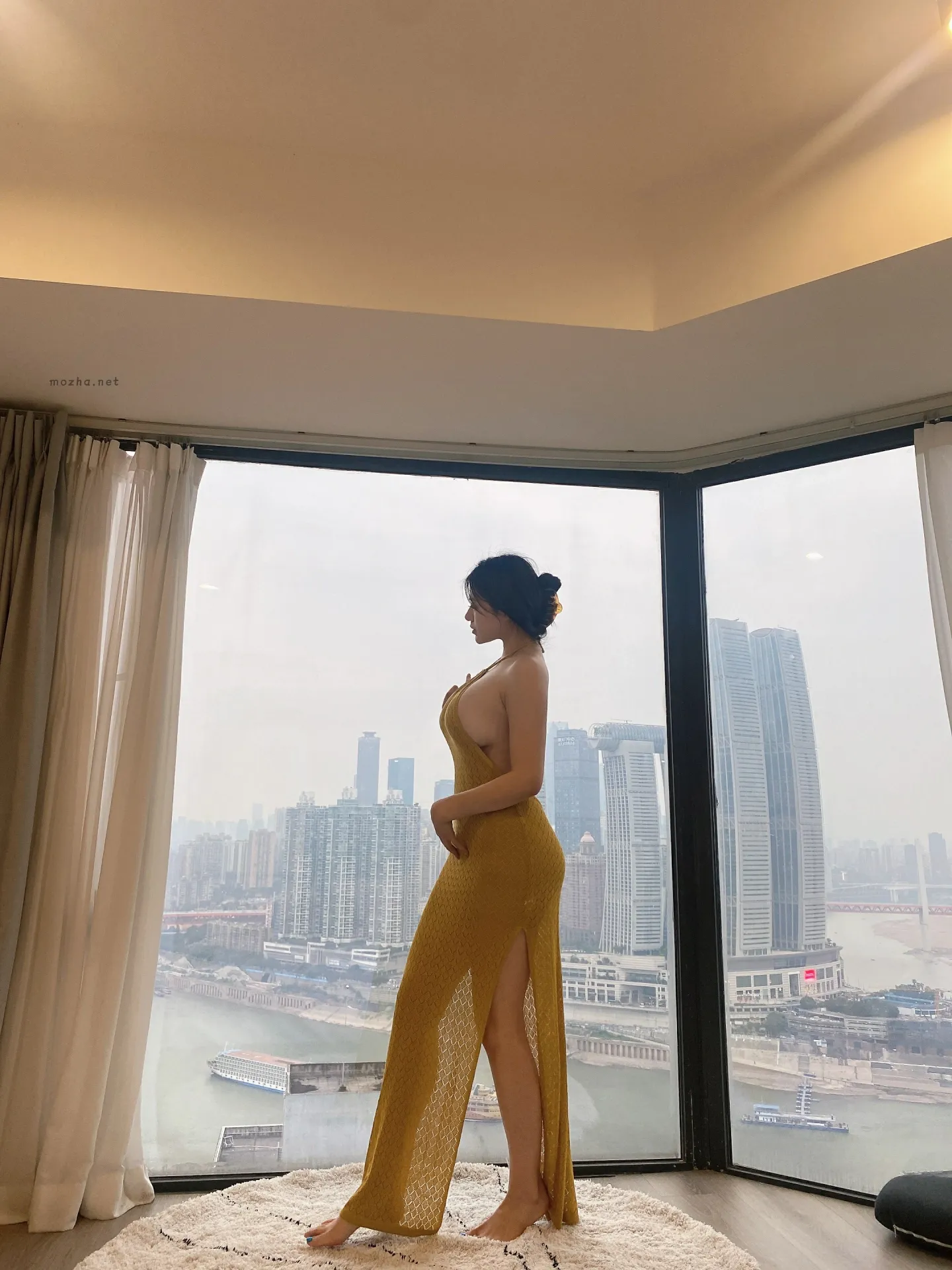 奶宝妹纸 – 金色礼裙【19P】